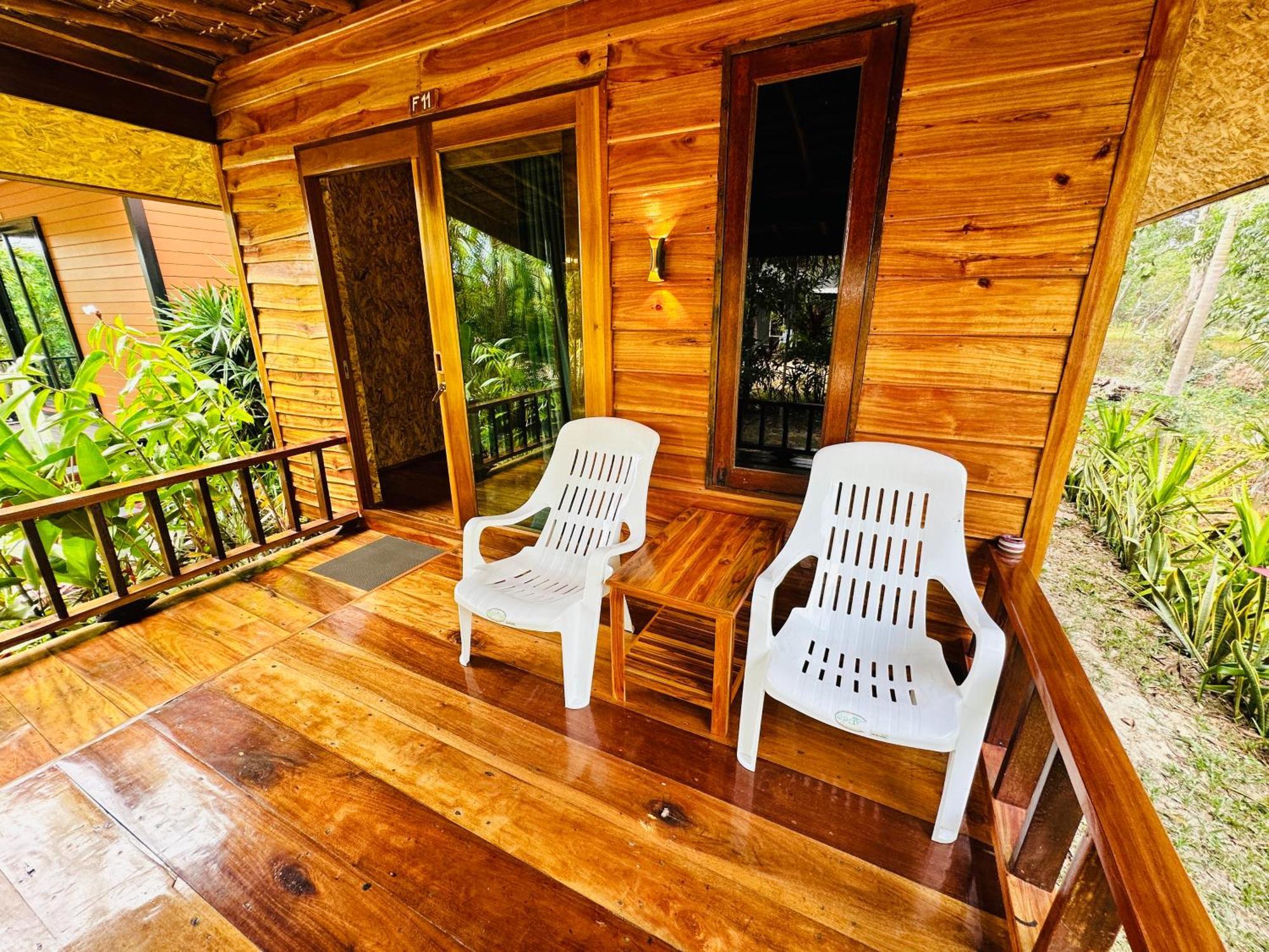 Koh Jum Bungalow & Hostel Εξωτερικό φωτογραφία