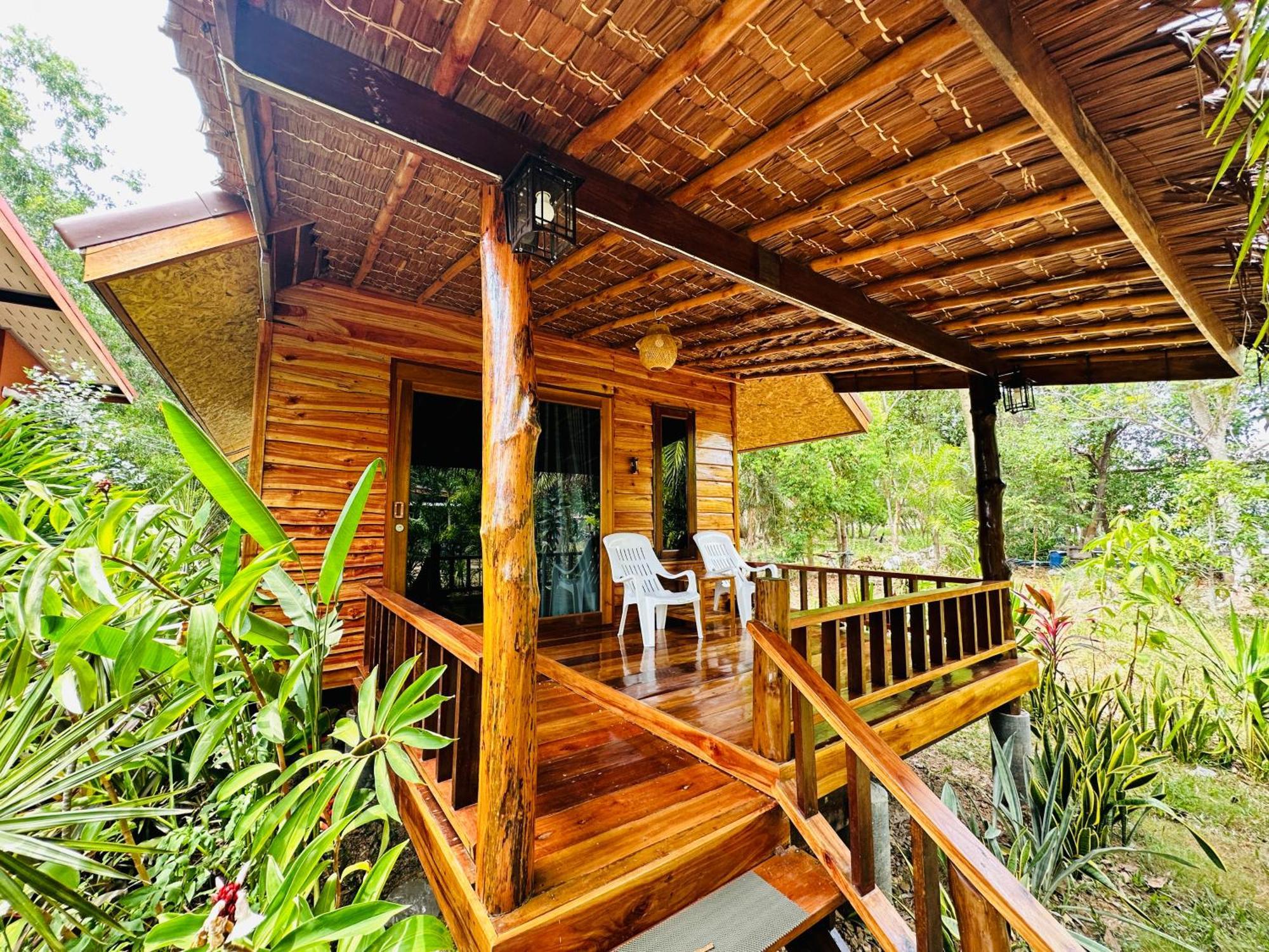 Koh Jum Bungalow & Hostel Εξωτερικό φωτογραφία